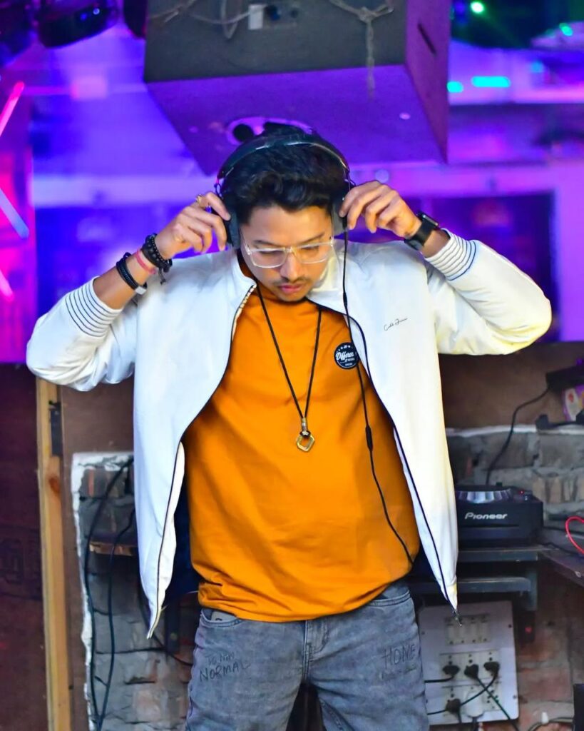 DJ V’Raj performing